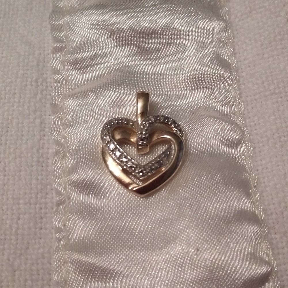 Two tone double heart pendant 💕